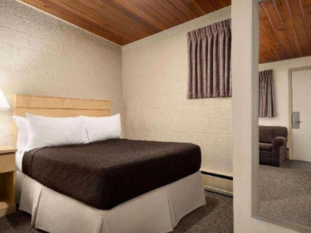 ทริฟต์ลอดจ์ มูสจอว์ Hotel มูส จอว์ ภายนอก รูปภาพ