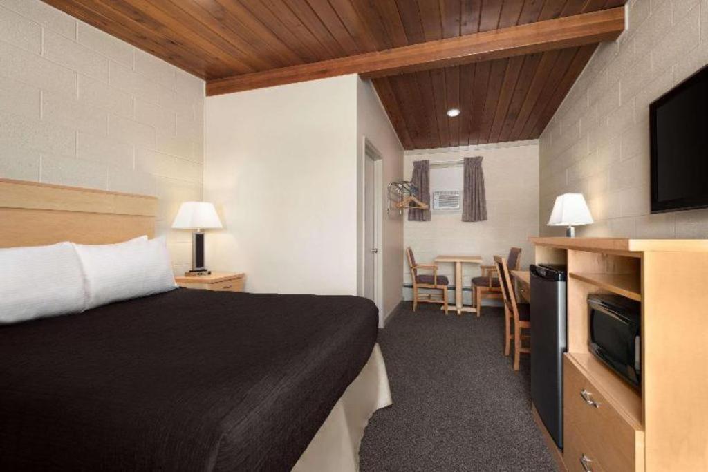 ทริฟต์ลอดจ์ มูสจอว์ Hotel มูส จอว์ ภายนอก รูปภาพ