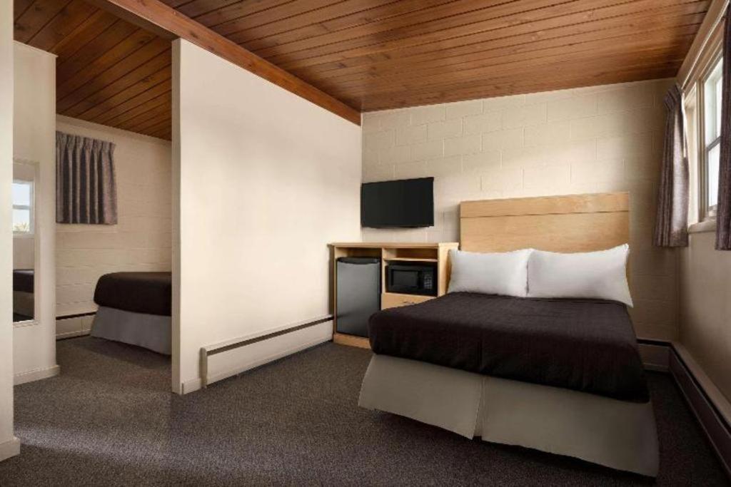 ทริฟต์ลอดจ์ มูสจอว์ Hotel มูส จอว์ ภายนอก รูปภาพ