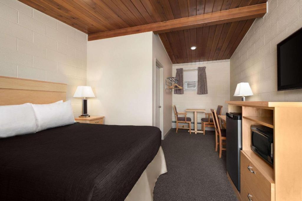 ทริฟต์ลอดจ์ มูสจอว์ Hotel มูส จอว์ ภายนอก รูปภาพ